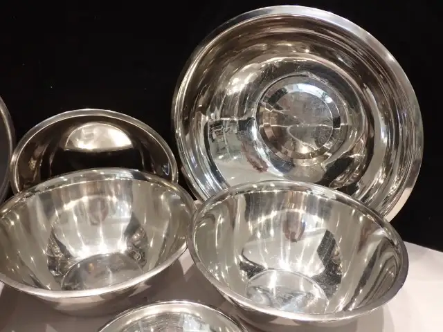 Assorted Stainless Steel Mixing bowls - Photo 3