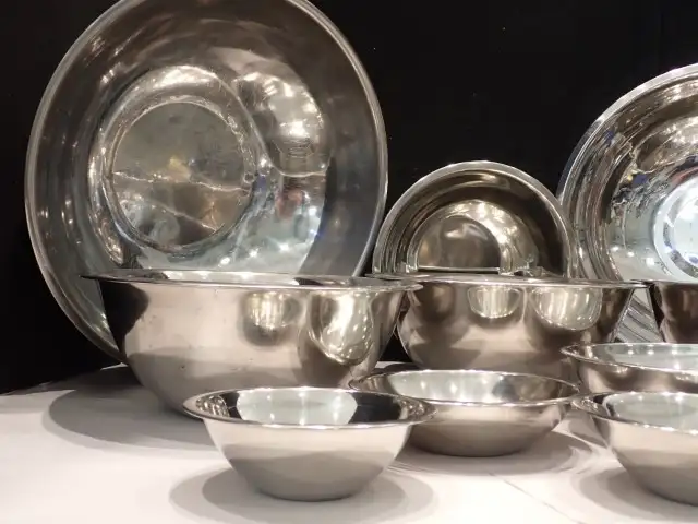 Assorted Stainless Steel Mixing bowls - Photo 6