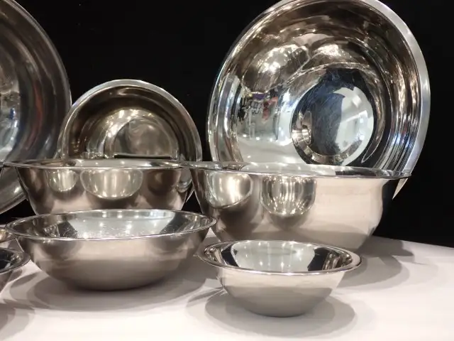 Assorted Stainless Steel Mixing bowls - Photo 7