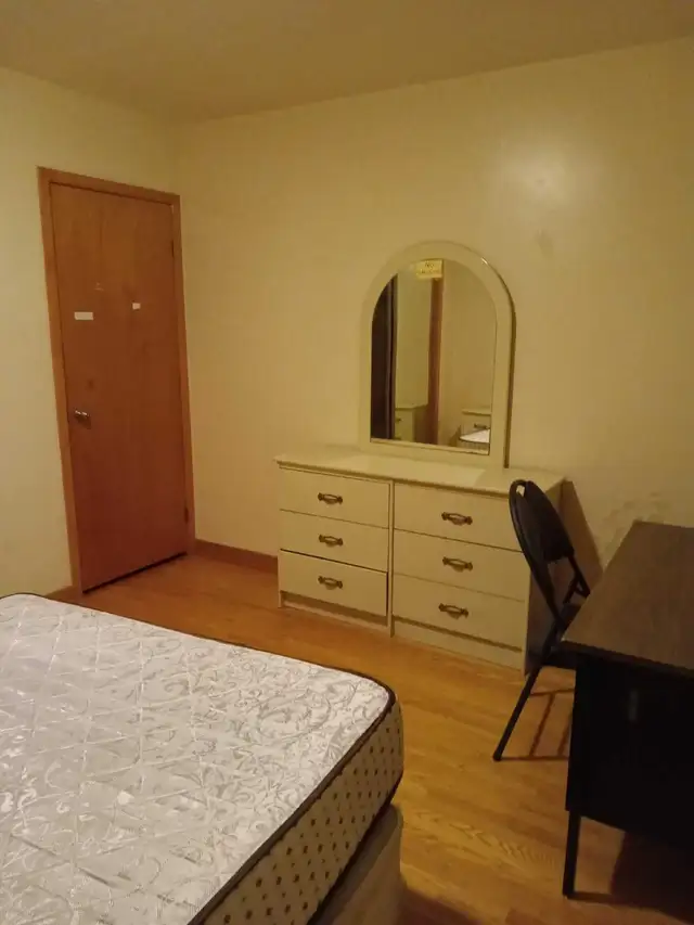 Reduced - PREMIUM LARGE BEDROOM - Photo 2
