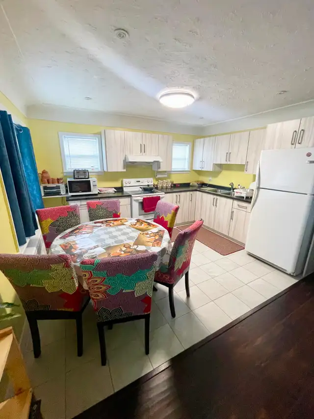 Large main floor 3 bdrm apt  Niagarafalls - Photo 2