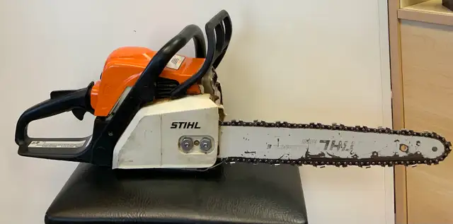 STIHL MS170 Chainsaw - Photo 2