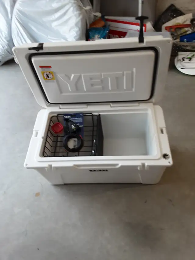 Yeti Tundra Hard Cooler - Photo 2