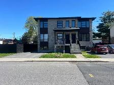 LONGUEUIL SUPER 4 1/2 RENOVE AVEC STATIONNEMENT $1795 DISPO