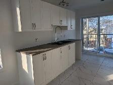 LONGUEUIL SUPER 4 1/2 RENOVE AVEC STATIONNEMENT $1795 DISPO - Photo 2
