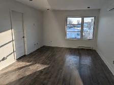 LONGUEUIL SUPER 4 1/2 RENOVE AVEC STATIONNEMENT $1795 DISPO - Photo 6