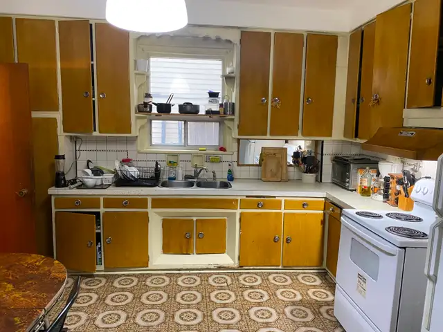 Large Renovated Room for Rent near Kensington Market - Photo 7