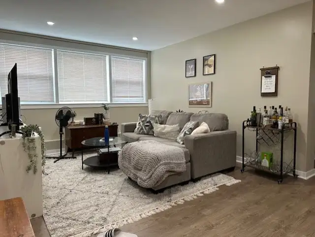 TWO BEDROOM APARTMENT WITH PARKING CLOSE TO DOWNTOWN OTTAWA