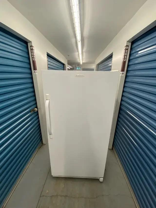 FRIDGDAIRE UPRIGHT FREEZER