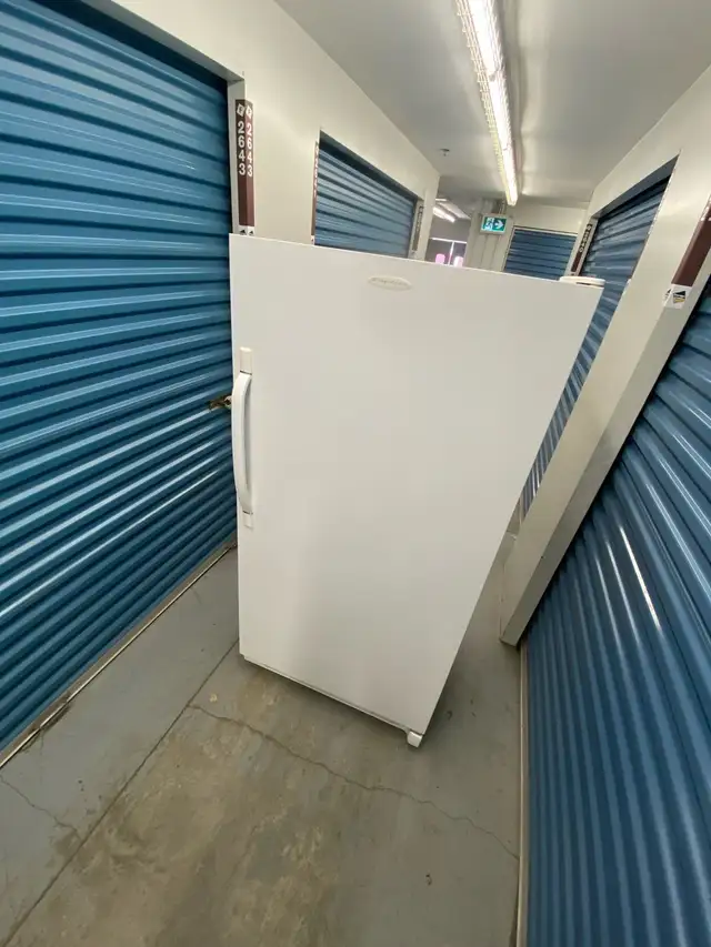 FRIDGDAIRE UPRIGHT FREEZER - Photo 2