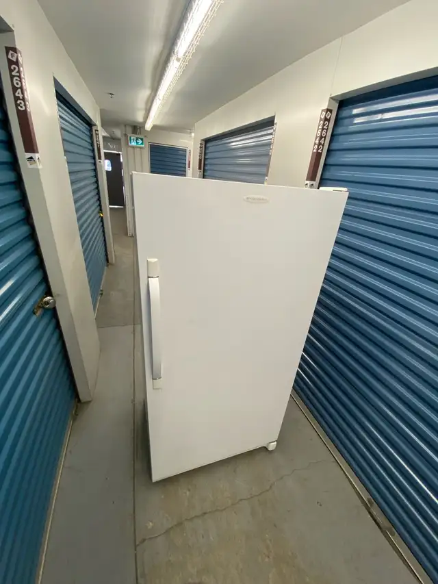 FRIDGDAIRE UPRIGHT FREEZER - Photo 4