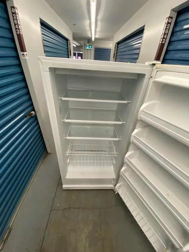 FRIDGDAIRE UPRIGHT FREEZER - Photo 5