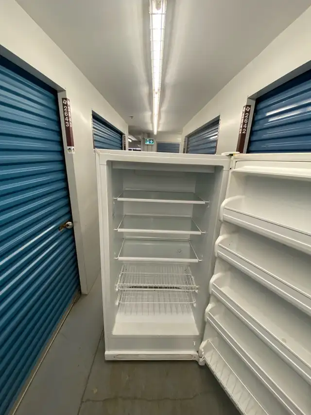 FRIDGDAIRE UPRIGHT FREEZER - Photo 6