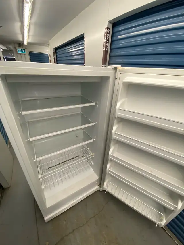 FRIDGDAIRE UPRIGHT FREEZER - Photo 7