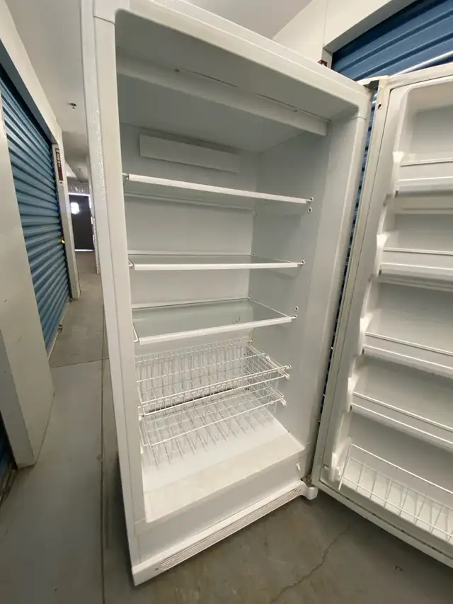 FRIDGDAIRE UPRIGHT FREEZER - Photo 8