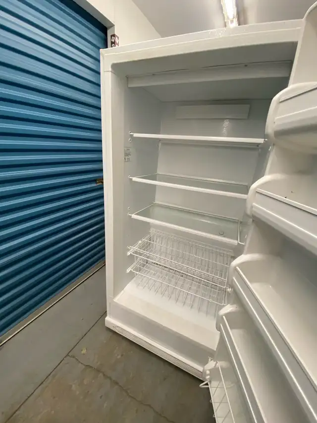 FRIDGDAIRE UPRIGHT FREEZER - Photo 9