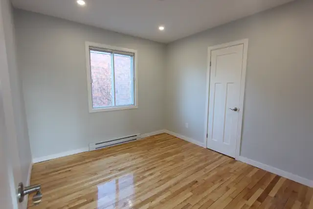 Haut de duplex, semi-meublé entre métros Langelier et Radisson - Photo 6