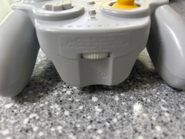 GameCube Wavebird Wireless Controller With Dongle DOL-004 - Photo 2