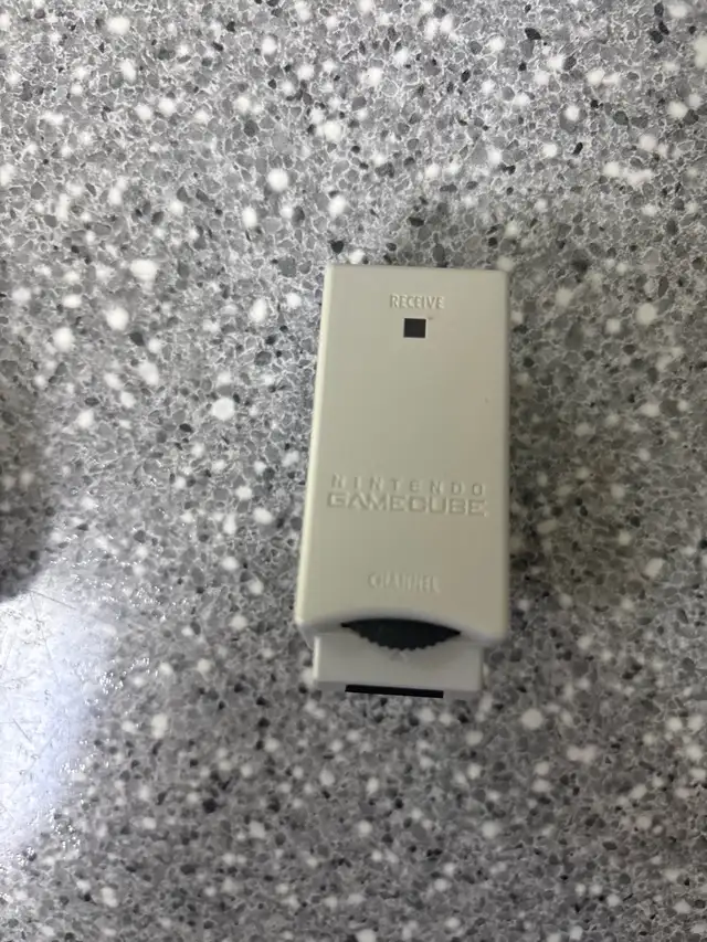 GameCube Wavebird Wireless Controller With Dongle DOL-004 - Photo 3