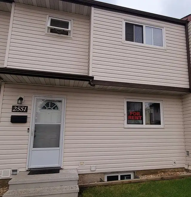 3 Beds 2 Baths Townhouse
