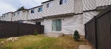 3 Beds 2 Baths Townhouse - Photo 4