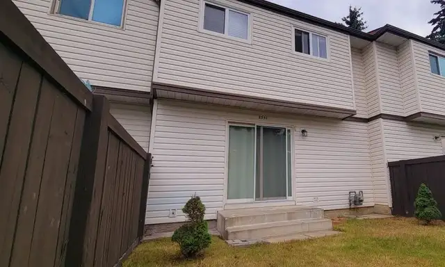 3 Beds 2 Baths Townhouse - Photo 6
