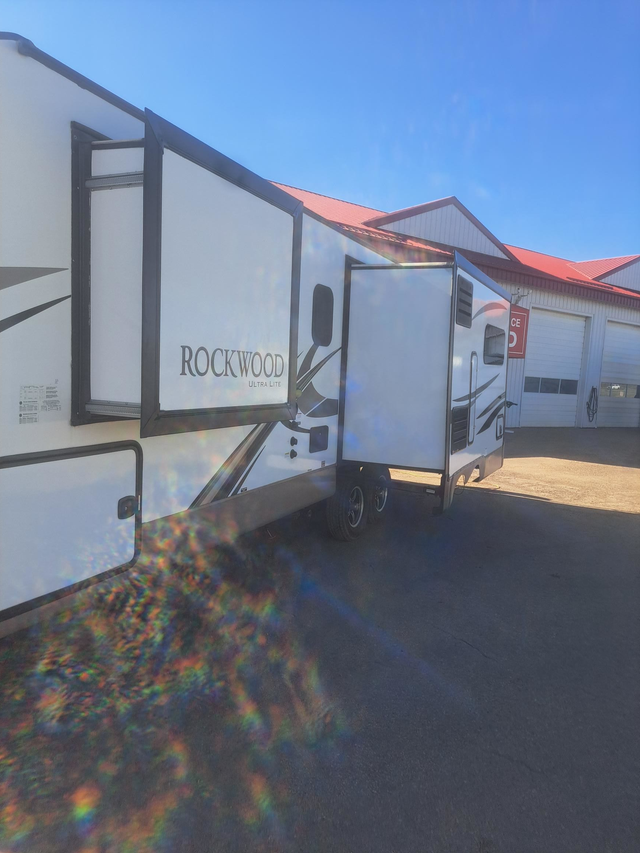 Premium Couples Trailer Rear Living Large Power Awning Clean - Photo 2