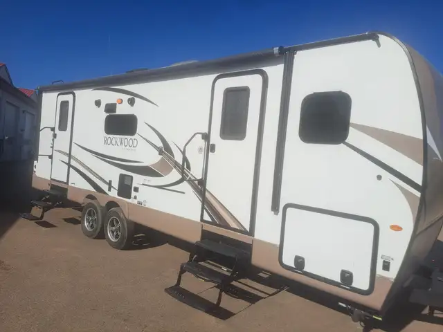 Premium Couples Trailer Rear Living Large Power Awning Clean - Photo 4