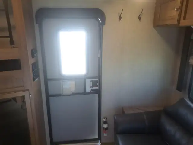 Premium Couples Trailer Rear Living Large Power Awning Clean - Photo 6