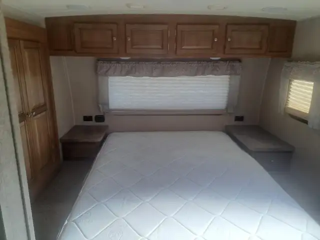Premium Couples Trailer Rear Living Large Power Awning Clean - Photo 13