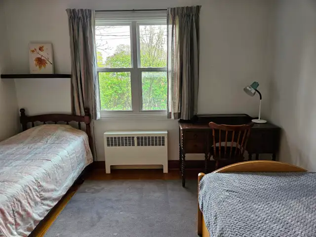 Three bedroom apt flexible lease start date - Photo 3