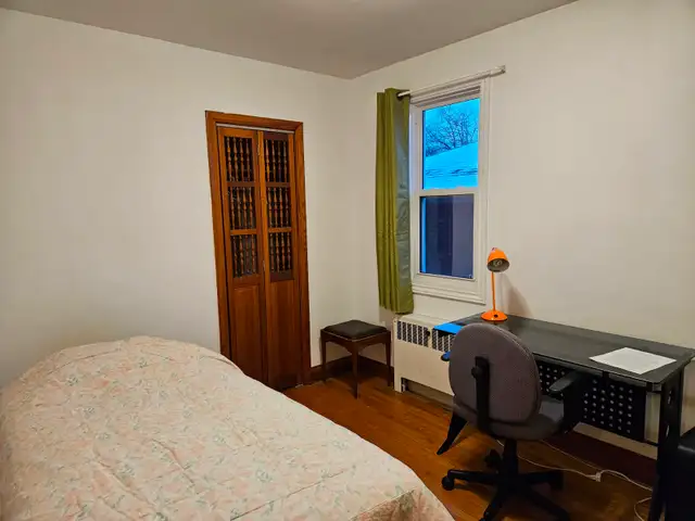 Three bedroom apt flexible lease start date - Photo 4