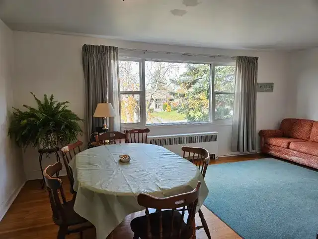 Three bedroom apt flexible lease start date - Photo 5
