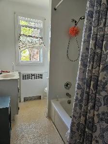 Three bedroom apt flexible lease start date - Photo 7