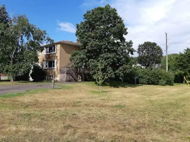 Three bedroom apt flexible lease start date - Photo 10