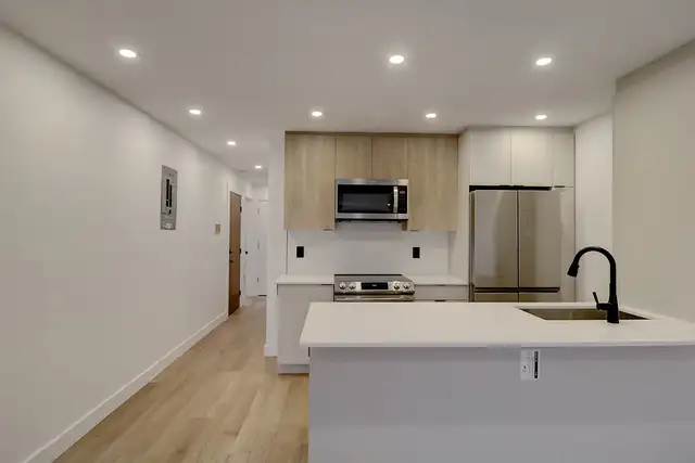 4 1/2 luxueux 2 CAC neuf dans Ahuntsic près du métro Sauvé. - Photo 3