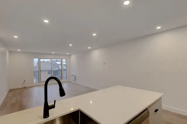 4 1/2 luxueux 2 CAC neuf dans Ahuntsic près du métro Sauvé. - Photo 4