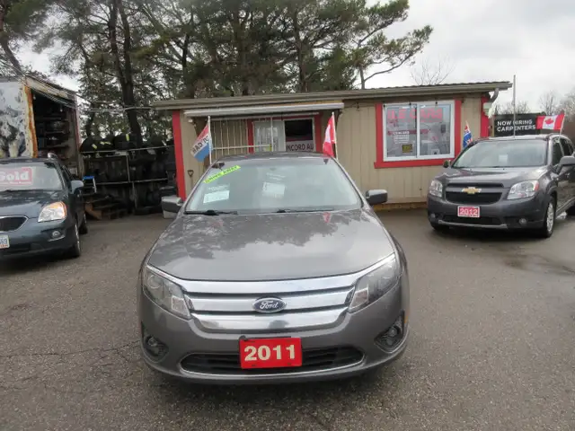 2011 Ford Fusion SE - Photo 2