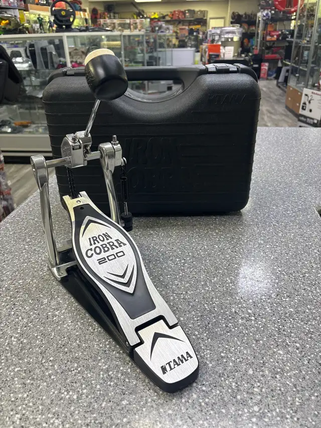 TAMA IRON COBRA 200 BASS PEDAL WITH CASE