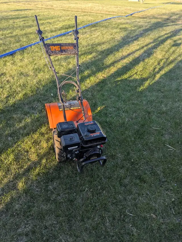 TMG INDUSTRIAL 212cc Gasoline Tiller - Photo 2