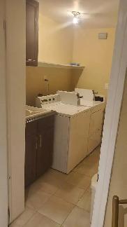 Beautiful basement apartment available. Middle of city. - Photo 8