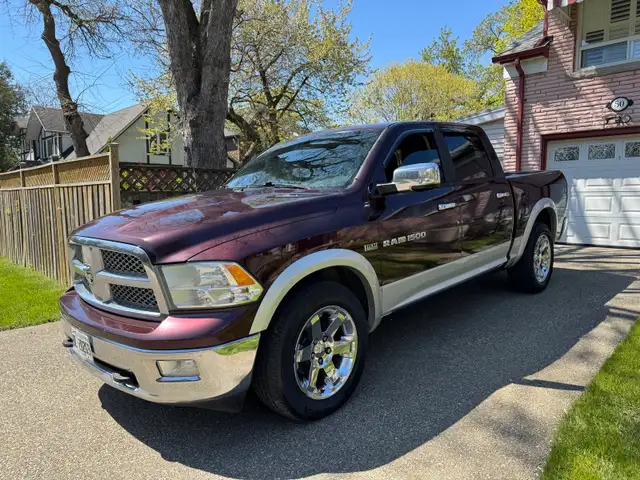 2012 Dodge Ram Laramie fully loaded 4x4 5.7