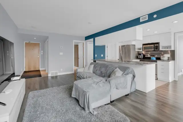 UPDATED 2 BED   DEN 2 BATH DOWNTOWN CALGARY BELTLINE CONDO - Photo 4