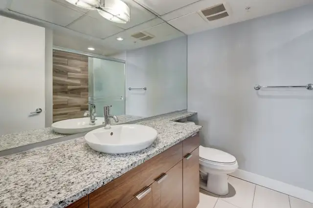 UPDATED 2 BED   DEN 2 BATH DOWNTOWN CALGARY BELTLINE CONDO - Photo 6