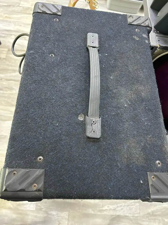 Yorkville Y200B Bass Amplifier - Photo 5
