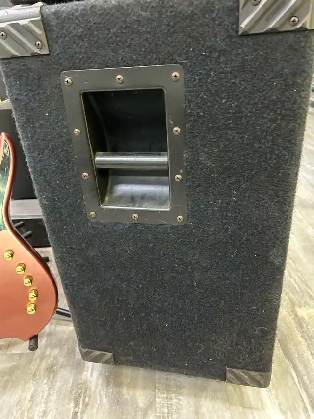 Yorkville Y410B 4X10 500 Watt Bass Speaker Cabinet - Photo 2