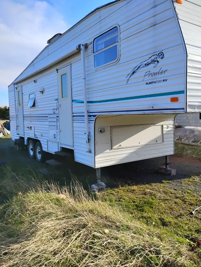 2000 prowler 5th wheel camper needs front fixed part