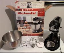 Black Kitchenaid Stand Mixer - 3 attachments included