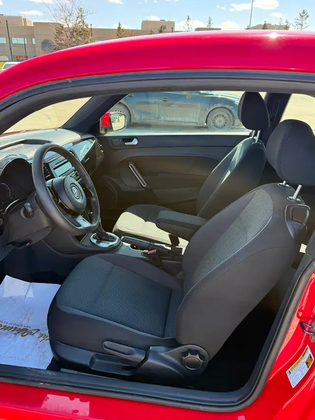 2015 Volkswagen Beetle (Low KM, Fresh Safety, 2 Tire Sets incl) - Photo 5