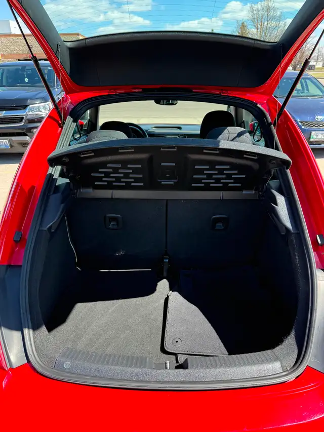 2015 Volkswagen Beetle (Low KM, Fresh Safety, 2 Tire Sets incl) - Photo 8